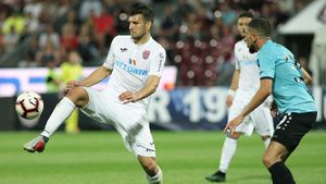 "Așa se întâmplă când cineva din club nu iese să vorbească". Țucudean a "înțepat" conducerea, apoi l-a pus și pe Omrani pe lista vinovaților