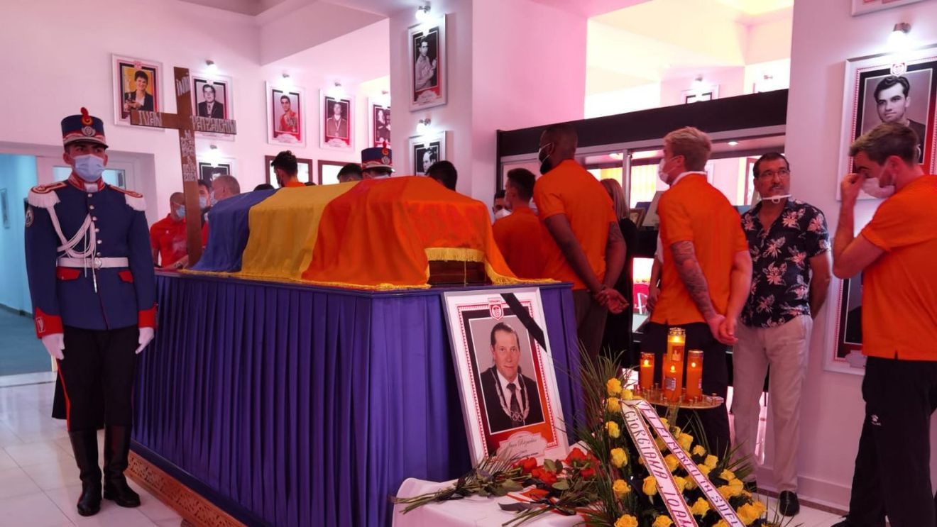 Ivan Patzaichin va fi înmormântat marți după-amiază la Cimitirul Bellu cu onoruri militare. UPDATE: Victor Becali a trimis o coroană de flori, iar Ionel Dănciulescu a mers să-i aducă un ultim omagiu | GALERIE FOTO&VIDEO
