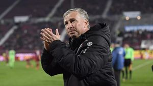 „Noul Oblak” sau „Perla Croată”! Cum îl caracterizau spaniolii pe portarul ajuns la CFR, când era dorit de Real Madrid! Dan Petrescu îl poate folosi pe Karlo Letica și ca atacant! VIDEO