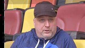 Legătura dintre crainicul FCSB și fundația care a împânzit Bucureștiul cu mesaje controversate anti-cezariană