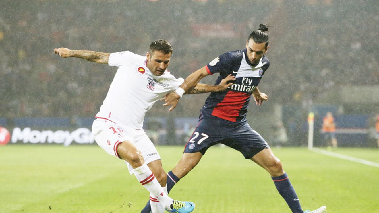 Mutu vrea, Ajaccio are "cheia"! Atacantul e tentat de o colaborare cu Contra, dacă reziliază cu francezii. Detaliile mutării