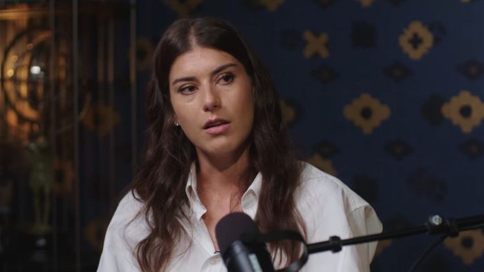 Sorana Cîrstea le răspunde celor care au atacat-o și critică dur noile tendințe mondiale: „Se încearcă să gândim toți la fel! Astea sunt valori normale: domnii la cămașă, nu pe telefoane!” | VIDEO