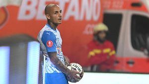 Laurențiu Reghecampf, trădat de Alex Mitriță și „executat” de Tavi Popescu și Darius Olaru! Primul gol, o creație a celor două vedete de la FCSB, după o eroare uriașă a starului Universității Craiova | VIDEO