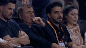 Reacția turcilor după ce Gică Hagi a fost să-l susțină pe Ianis la meciul împotriva lui Galatasaray
