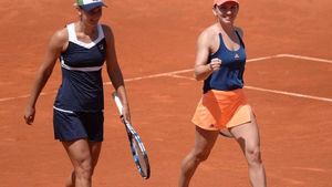 Una caldă, alta rece. Simona Halep și Irina Begu au fost eliminate în proba de dublu de la Madrid