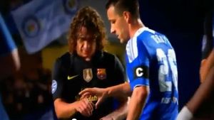 VIDEO Faza serii în UCL!** Puyol: Mă doare mâna! Terry: Dă-mi să te ajut ! :)