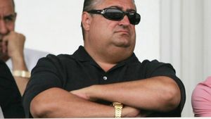 "Până în 2010 Sandu va fi dat afară de peste tot pentru că e imoral"