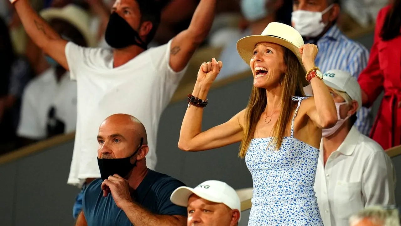 Cine este femeia puternică din spatele lui Novak Djokovic, care l-a susținut trup și suflet în meciul cu Rafael Nadal de la Roland Garros! S-au cunoscut în liceu și alcătuiesc un cuplu perfect | GALERIE FOTO