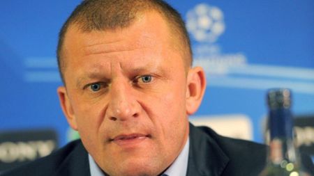 Asta l-a întors din drum!** "Celebrul antrenor român poate salva Mordovia de calvar!" Rușii îl anunță pe Dorinel Munteanu: prima reacție