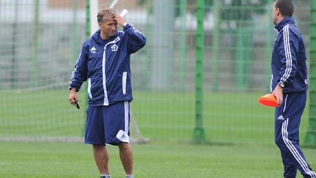 Dan Petrescu, lucrat de propriii șefi!** Fără bani de achiziții, antrenorul român a mai primit o lovitură: decizia care îl aduce la exasperare