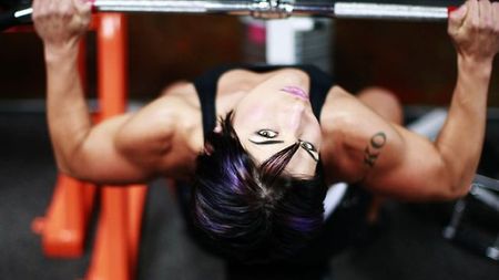 Patronul unui club de rugby a angajat un star porno pentru a lucra cu echipa: "Este soția mea, sunt mândru de ea!"