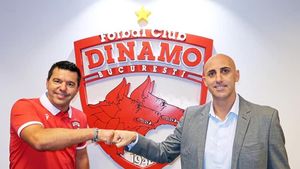 Scandal monstru la Dinamo între Rufo Collado și Cosmin Contra! Antrenorul n-a mai suportat și a refuzat să mai antreneze echipa! EXCLUSIV