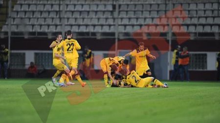Low battery pentru derby!** Rapid-Brașov 1-2! Sabău îngropat de doi foști rapidiști: VIDEO REZUMAT