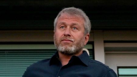 Englezii au descoperit vilele oligarhilor ruși, printre care și cea de 108.000.000 de euro a lui Roman Abramovich, care au scăpat de sechestrul autorităților