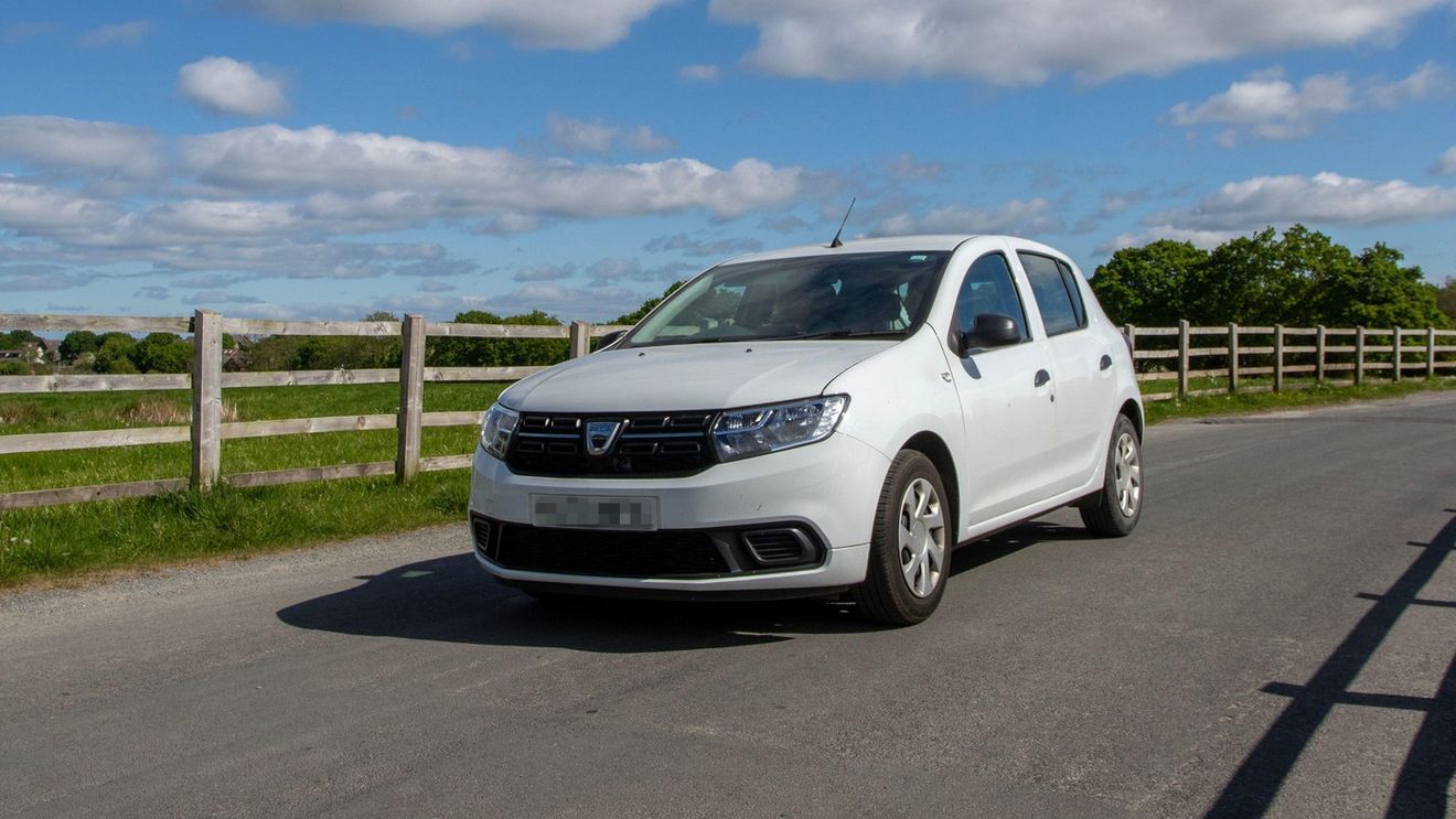 Un tânăr care conducea o Dacia Sandero a fost prins de radar cu 189 km/h, viteză mai mare decât cea maximă din fabrică! Poliția a luat măsuri dure