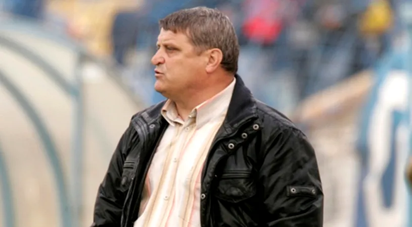 Cu ochii pe adversari