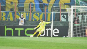 Au negociat 72 de ore pentru Felgueiras!** Portarul CFR-ului a fost urmărit personal de Arsene Wenger 