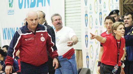 V-ați imaginat un cuplu de antrenori Târcă - Tadici la națională? Federația Ungară și-a imaginat ceva asemănător și i-a numit selecționeri pe antrenorii rivalelor Gyor și Ferencvaros 