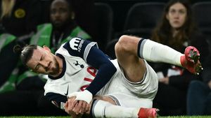 Tottenham a anunțat oficial ceea ce nimeni nu voia să audă despre Radu Drăguşin. Problema la genunchi îl scoate din echipă: „După 24 de meciuri consecutive”