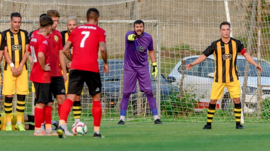 Ghinion teribil pentru Bogdan Căucă! Portarul echipei SR Brașov, autor al unui gol senzațional în acest sezon, a suferit o fractură de peroneu şi maleolă. ”Am trecut prin dureri pe care nici unui dușman nu i le doresc”