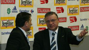 Crăciunescu nu vine la CCA din cauza Nașului!** "Aș avea ștreangul de gât și mi-aș da peste scaun!"