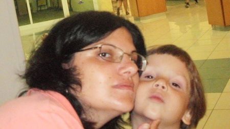 Cum arată și ce s-a ales de mama lui Ionuț Anghel, băiatul sfâșiat de câini în parc, după mai bine de 6 ani de la moartea tragică a acestuia!