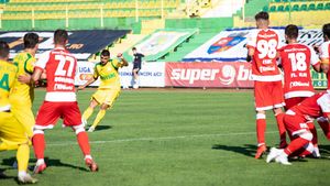 ”FC U” Craiova plusează la achiziții pentru sezonul de Liga 2 cu un mijlocaș de la CS Mioveni. Trupa lui Eugen Trică ajunge la opt transferuri