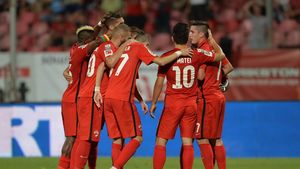 Unul dintre cei mai constanți jucători ai "câinilor" din acest sezon ar putea pleca de la Dinamo. Rednic: "Are ofertă". Antrenorul a pus tunurile pe trei jucători