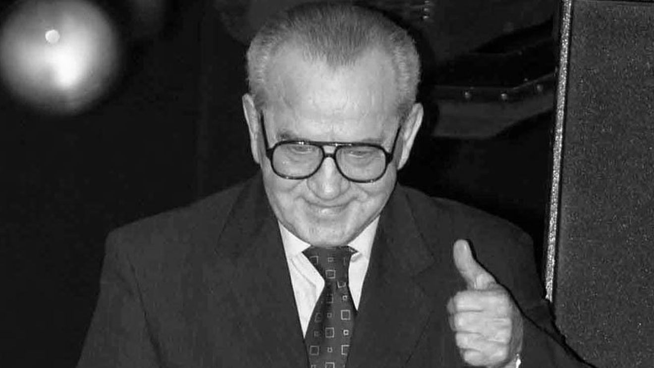 Dragoș Anghel, fiul fostului conducător dinamovist, Vasile Anghel, a vorbit pentru ProSport: "Tata nu era fericit, în contextul în care Dinamo se chinuie de 10 ani". Înmormântarea are loc duminică