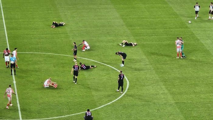 Ce au făcut fotbaliştii FCSB după eşecul cu Dinamo. Fanii au explodat: „Ruşine, ruşine, ruşine să vă fie!”