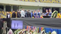 Ce imagini emoționante! Reprezentanții Jandarmeriei și cei care au asigurat paza au fost ultimii care și-au luat adio de la Mircea Lucescu la Arena Națională