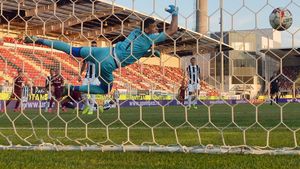 Cel mai experimentat portar din Liga 1 e convins că Dinamo ar face o super afacere: „E cel mai bun din campionat, dar ca Arlauskis n-am mai avut de 20 de ani” | EXCLUSIV