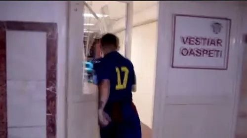 FOTO | „Mai bine vi le dați în cap!”. Steliștii au spart ușa vestiarului după meciul cu Dinamo, iar Lăcătuș a reacționat imediat! Răsdan i-a lăsat mască pe colegi după lovitura aplicată. UPDATE | Academia Rapid, apel către jucătorul Stelei: „Îl așteptăm să repare ușa”