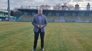 Confesiunea primarului care l-a „lansat” pe  Reghecampf. „Trecusem și la gândurile negre. M-am gândit la moarte! Medicii noștri mi-au zis să îmi caut sănătatea în străinătate. M-am dus mort și m-am întors viu”. Ce spune despre fotbaliștii care joacă la pariuri. „Am auzit zvonuri” | INTERVIU EXCLUSIV
