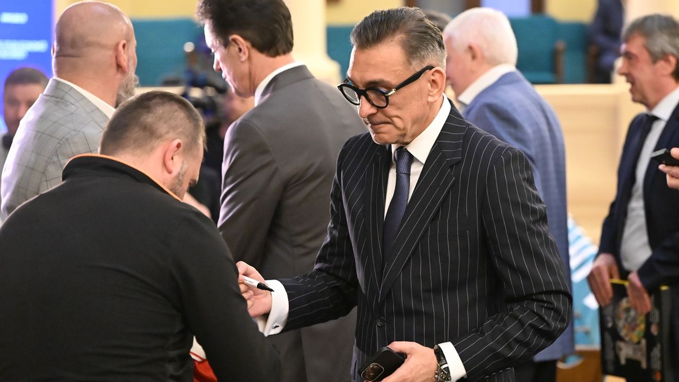 Ilie Dumitrescu, rugat de Gigi Becali, în direct, să-l ajute în campania de transferuri pentru Champions League: „Mai dă şi tu un telefon, mai zi un jucător”