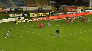 Vlad Morar, seară magică la Botoșani! Supergol marcat de atacantul arădenilor de la UTA | VIDEO