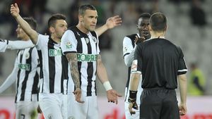 Blestemul penalty-urilor îi bagă în "B". "U" Cluj a pierdut 10 puncte din cauza loviturilor de pedeapsă. Bambara, ultimul care a comis-o