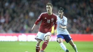 INTERVIU EXCLUSIV | Christian Eriksen, starul naționalei Danemarcei despre Chiricheș și fanii de pe Twitter: "Fotbaliștii sunt persoane publice, e normal să fie criticați. Chiricheș e iubit când îi ies schemele din defensivă" 