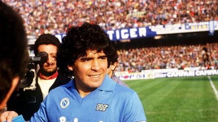 Diego Maradona și povestea incredibilă din spatele tricourilor de la meciul de azi cu AS Roma: „Speram să-l poarte, să vibreze cu noi”