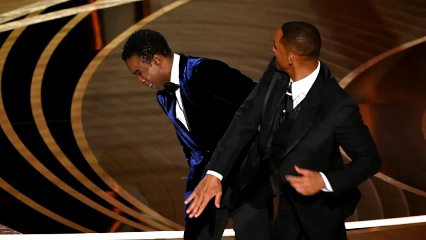 Fără precedent în istorie: Will Smith, câștigătorul Oscarului pentru „Cel mai bun actor”, i-a tras un pumn pe scenă lui Chris Rock! De la ce a pornit scandalul șocant | FOTO