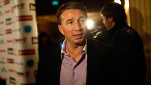 "Super Dan", LĂ‚UDAT de cel mai bine plătit jucător din LUME!** Ce a spus Eto'o după ce a fost învins de eurogolul lui Gigel Bucur