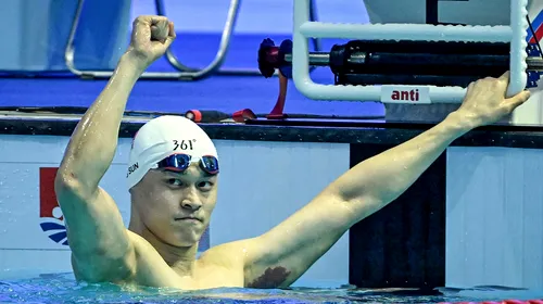 Sun Yang, campion olimpic la Rio, a pus gaz pe foc în scandalul de dopaj în masă care îi vizează pe chinezi. Înotătorul de 32 de ani a revenit după 4 ani în care a fost suspendat tocmai pentru dopaj și a câștigat titlul de campion național la 400 de metri liber