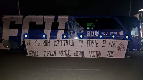 Fanii din Sibiu ai Universităţii Craiova au afişat mesaje anti-fuziune lângă autocarul echipei rivale, FC U