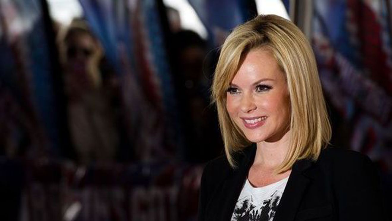 
Cea mai cunoscută susținătoare a lui Portsmouth, apariție sexy înainte de o emisiune TV