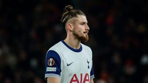 Liverpool, transfer salvator pentru Radu Drăguşin. Favoritul lui Tottenham, evaluat la 70.000.000 de euro, ar fi decis să plece pe Anfield