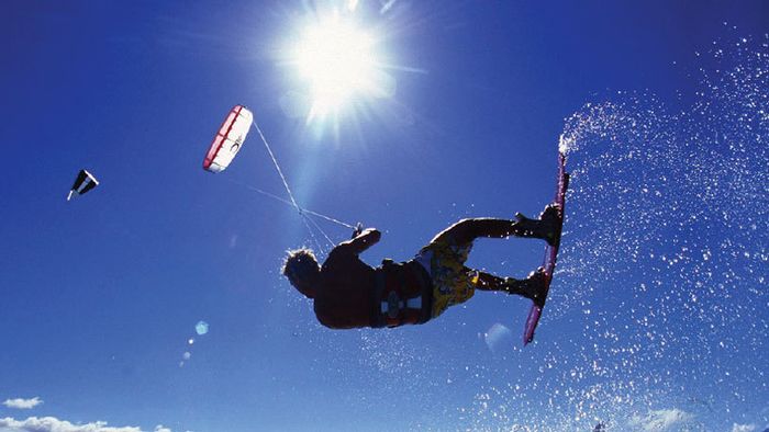 TIMP LIBER | Cum să arunci 1.700 de euro în vânt. Totul despre kitesurfing