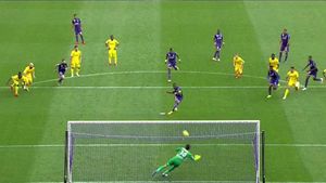 Ce mare e Tătărușanu! VIDEO | Goalkeeper-ul român i-a "scos" din nou pe cei de la Nantes și a apărat un penalty