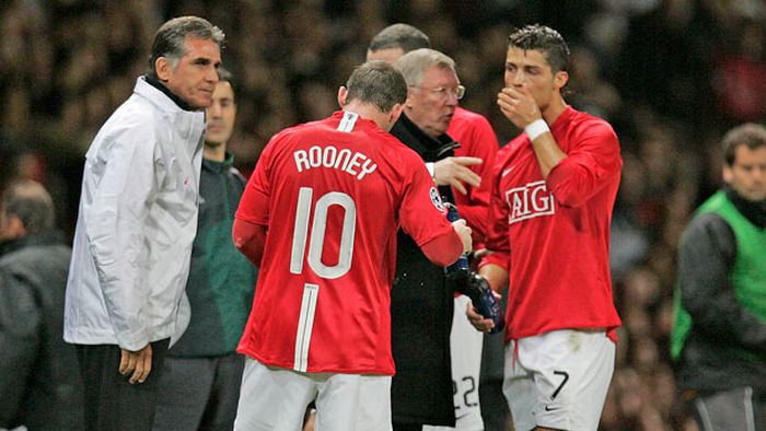 United a pierdut locul I după eșecul cu Norwich!** Eșecul l-a obligat pe Sir Alex să spună: "L-aș dori înapoi pe Ronaldo, vorbim regulat"