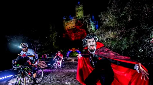 După 10 ore de competiție nocturnă, sufletele neadormite au cucerit castelul Bran la Red Bull Vampire Trails | GALERIE FOTO