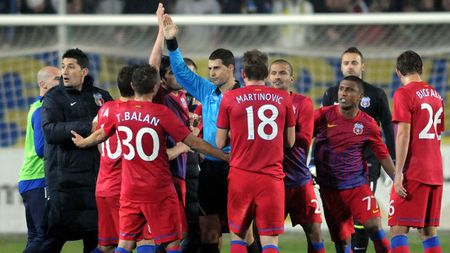 Robert Dumitru la jocul CS Mioveni-Steaua! Roș-albaștrii aproape că nu au emoții în meciurile în care sunt conduși de centralul brașovean